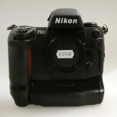 Nikon F100 con Battery Grip MB-15 usata garantita - Ottica Centrale Vicenza