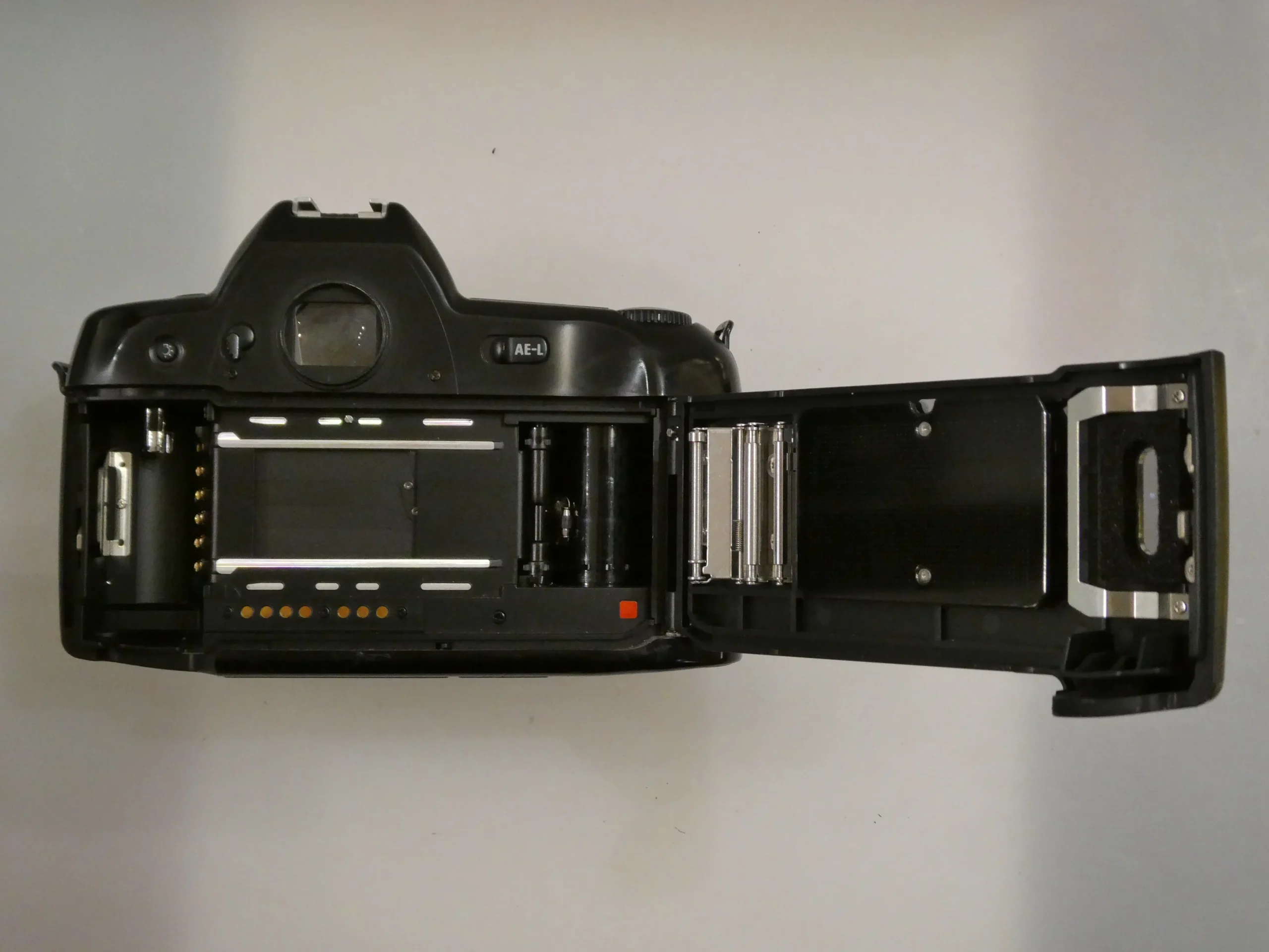 Nikon F90 usata garantita - Ottica Centrale Vicenza