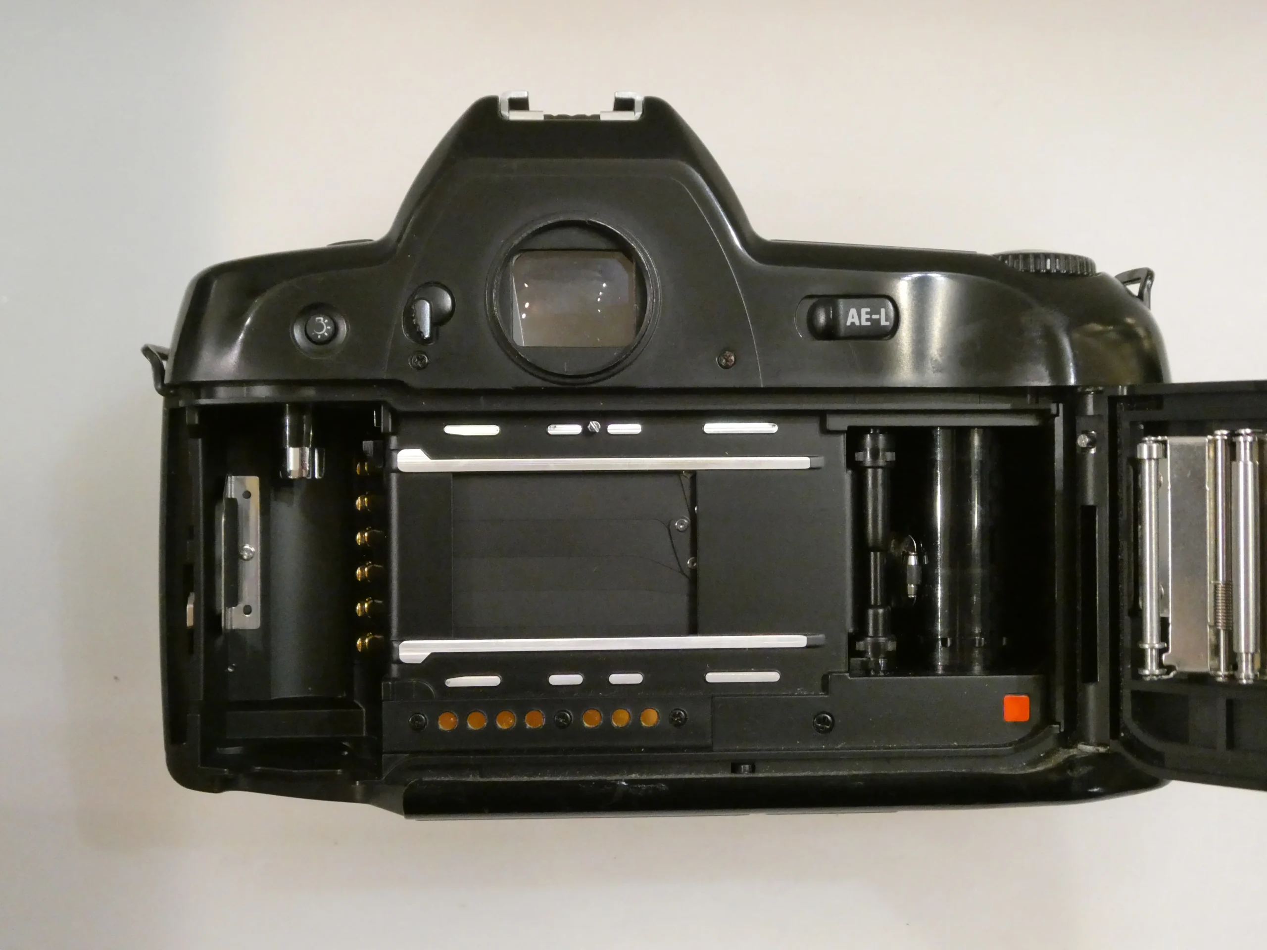 Nikon F90 usata garantita - Ottica Centrale Vicenza