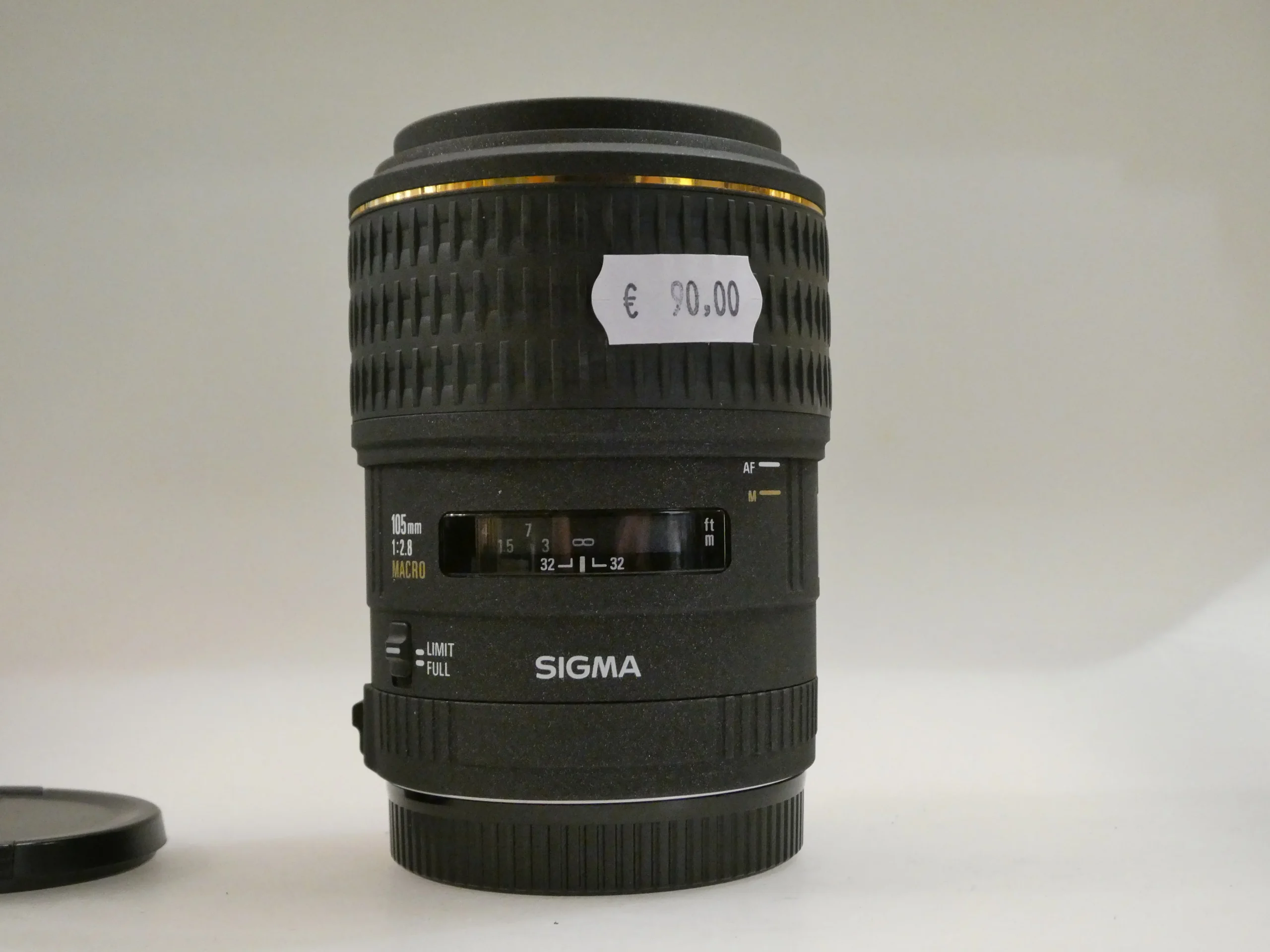 Sigma 105mm f/2.8 EX DG Macro