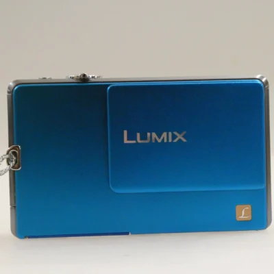 Panasonic Lumix DMC-FP1 NOS nuova, mai utilizzata e vintage. Compatta ultrapiatta con zoom Leica 4x, stabilizzazione ottica e video HD.