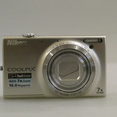 Nikon Coolpix S6100 NOS nuova mai utilizzata vintage - Ottica Centrale Vicenza