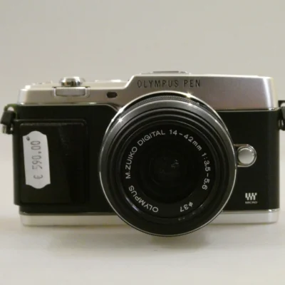 Olympus PEN E-P5 con 14-42mm NOS nuova mai utilizzata vintage - Ottica Centrale Vicenza