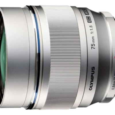 Olympus M.Zuiko Digital ED 75mm F1.8 Silver per Micro Quattro Terzi - Ottica Centrale Vicenza